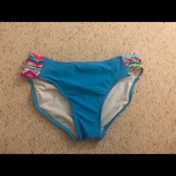 Swimsuit - Picture 4 of 6